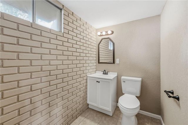 305 SW Marion Lane, Lee's Summit, MO 64081