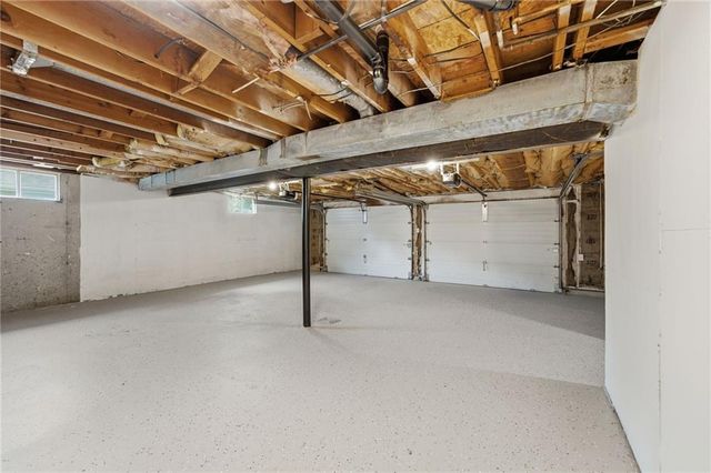 305 SW Marion Lane, Lee's Summit, MO 64081