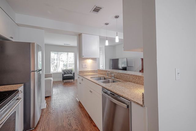 2240 GERMANTOWN SQ W, Germantown, TN 38138