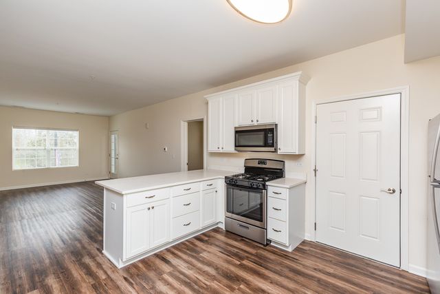 60 W MAIN Street 124, Lake Zurich, IL 60047