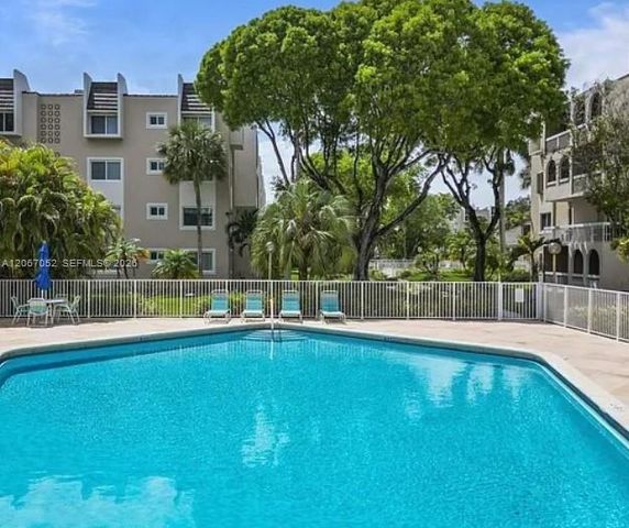 7845 Camino Real O-106, Miami, FL 33143