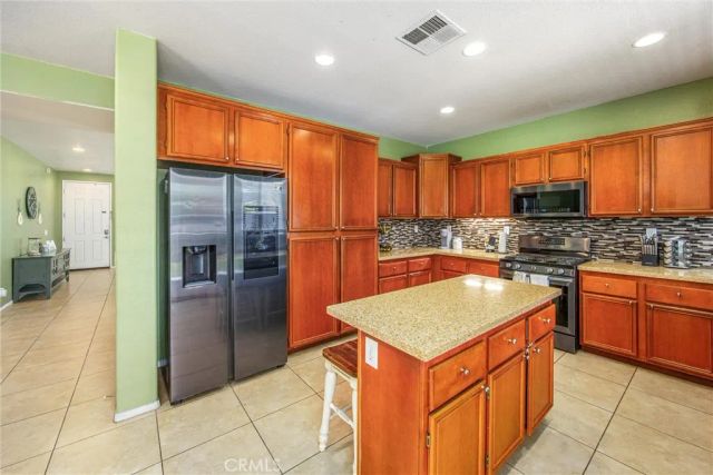 13633 Zircon Way, Victorville, CA 02394