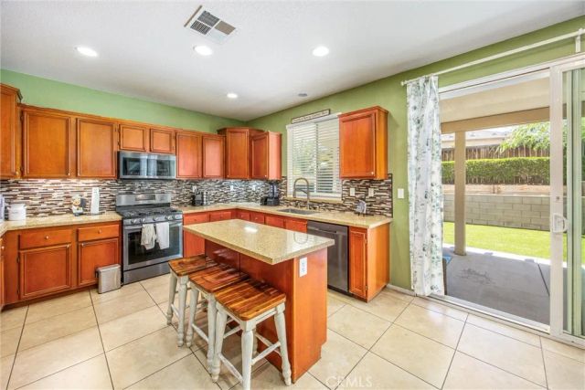 13633 Zircon Way, Victorville, CA 02394