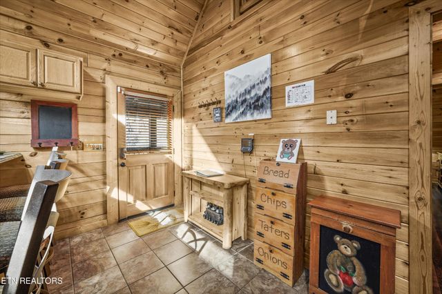 1627 Eagle Springs Rd, Sevierville, TN 37876