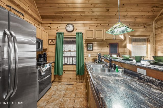 1627 Eagle Springs Rd, Sevierville, TN 37876