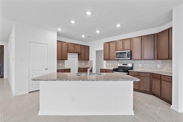 700 Appaloosa Meadow Drive, Magnolia, TX 77354