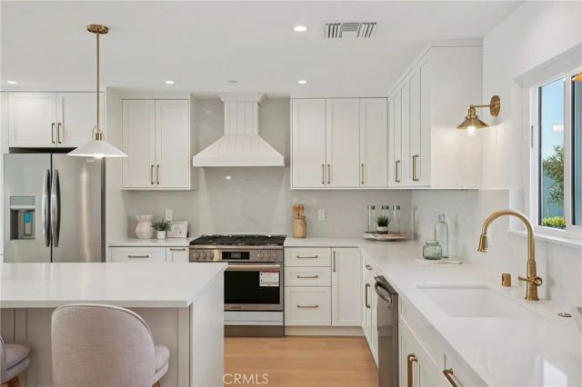 1467 11th, Manhattan Beach, CA 90266