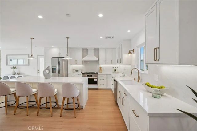 1467 11th, Manhattan Beach, CA 90266