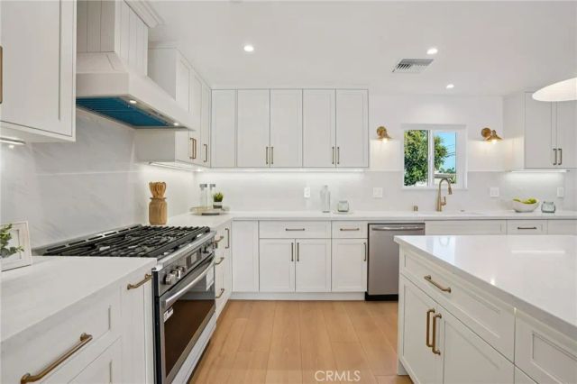 1467 11th, Manhattan Beach, CA 90266