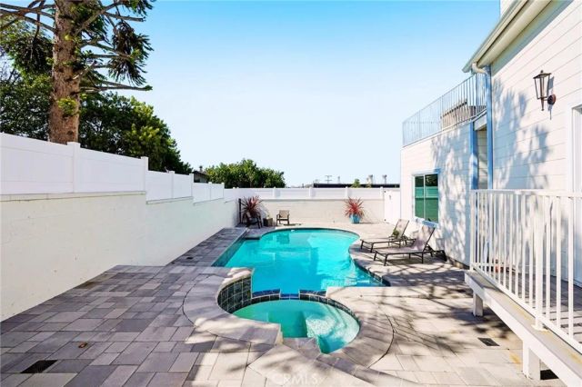 1467 11th, Manhattan Beach, CA 90266