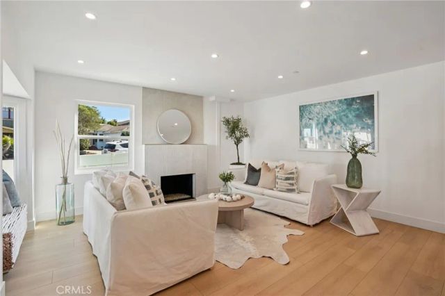 1467 11th, Manhattan Beach, CA 90266