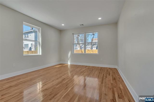 249 Hillside, Leonia, NJ 07605