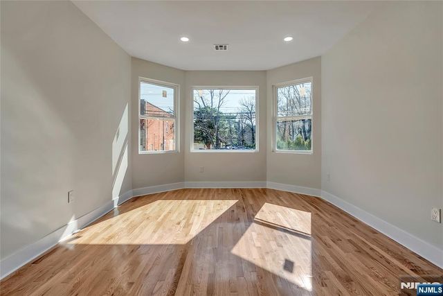 249 Hillside, Leonia, NJ 07605