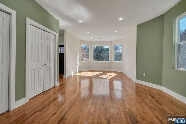 249 Hillside, Leonia, NJ 07605