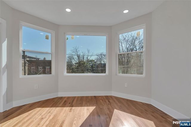 249 Hillside, Leonia, NJ 07605