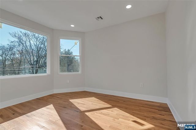 249 Hillside, Leonia, NJ 07605
