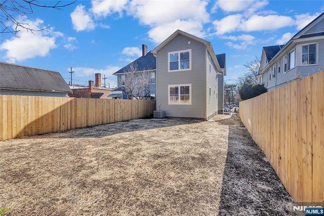 249 Hillside, Leonia, NJ 07605