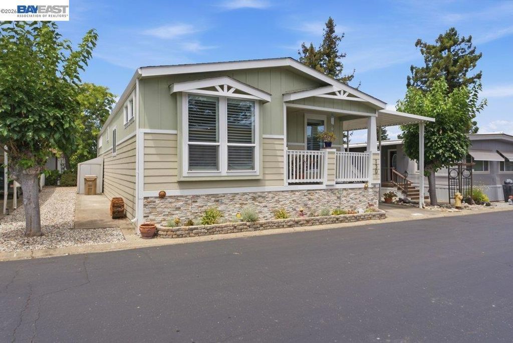 Image 3 of property listing at 3231 Vineyard Ave., Pleasanton, CA 94566