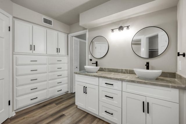 88 April Wind Drive S, Conroe, TX 77356