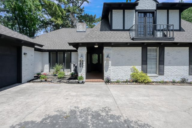 88 April Wind Drive S, Conroe, TX 77356