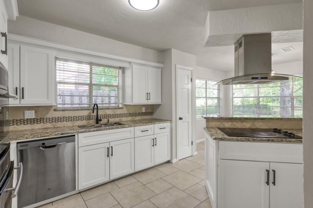 88 April Wind Drive S, Conroe, TX 77356