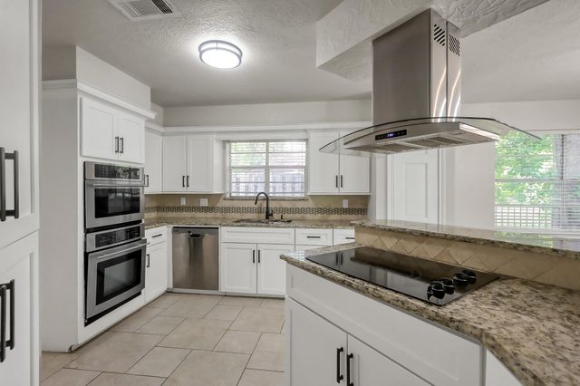 88 April Wind Drive S, Conroe, TX 77356
