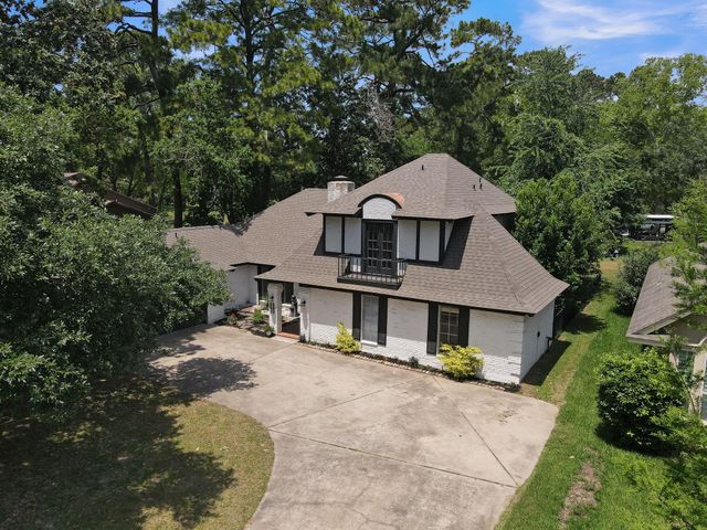 88 April Wind Drive S, Conroe, TX 77356