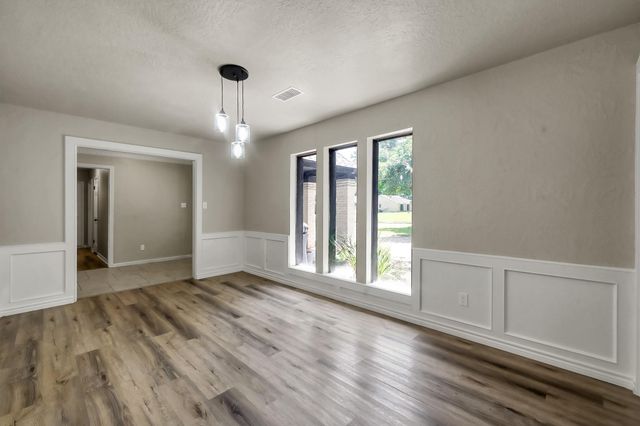 88 April Wind Drive S, Conroe, TX 77356