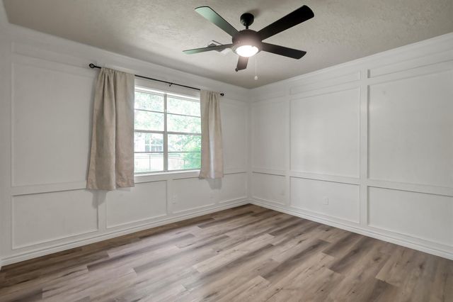 88 April Wind Drive S, Conroe, TX 77356