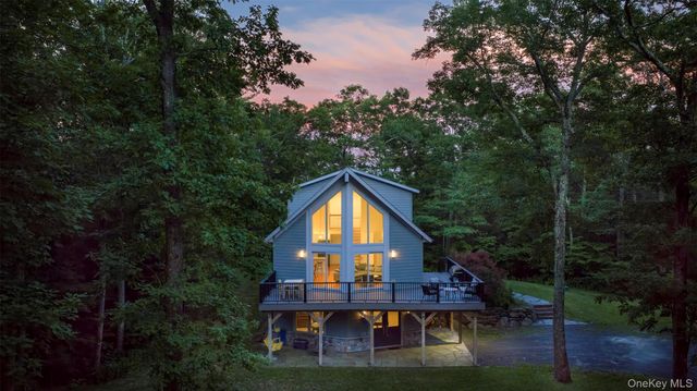 21 Woodland Lane, Palenville, NY 12463