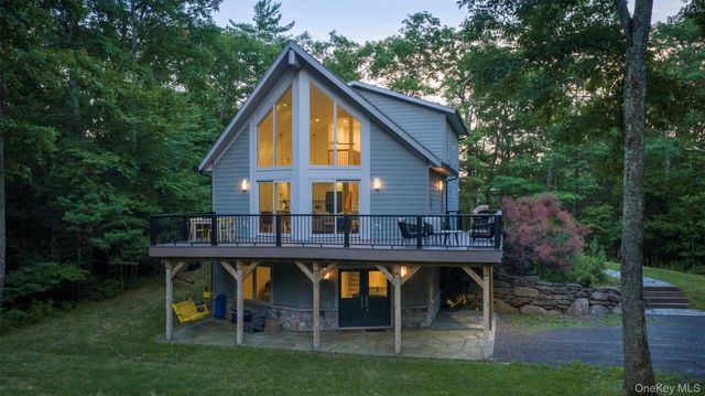 21 Woodland Lane, Palenville, NY 12463