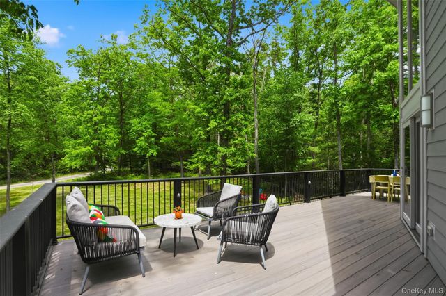 21 Woodland Lane, Palenville, NY 12463