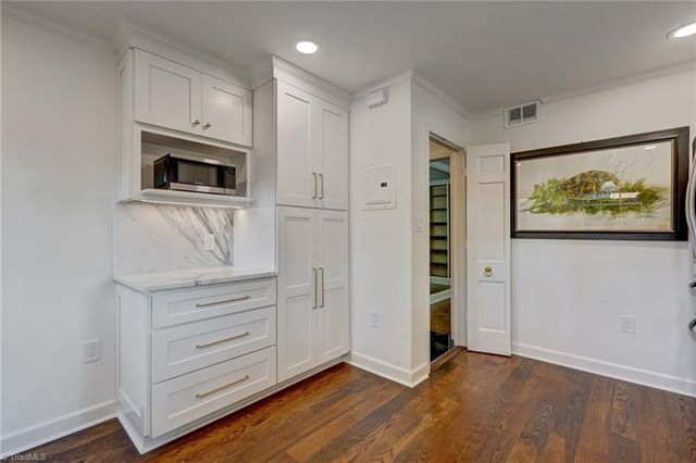 1833 Banking Street B6, Greensboro, NC 27408