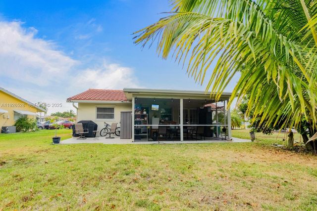 7002 NW 95th Ave, Tamarac, FL 33321