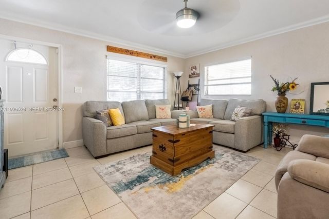 7002 NW 95th Ave, Tamarac, FL 33321