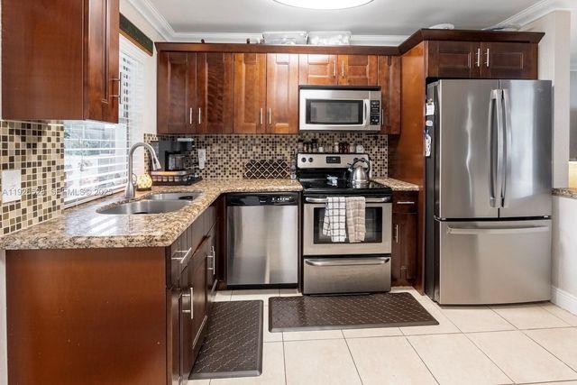 7002 NW 95th Ave, Tamarac, FL 33321