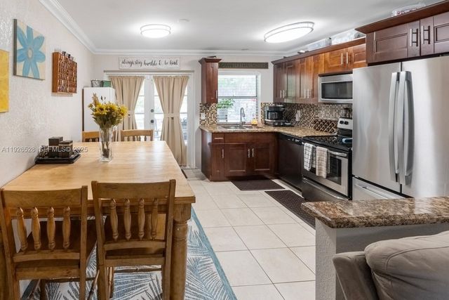 7002 NW 95th Ave, Tamarac, FL 33321