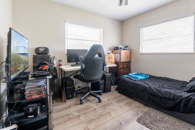 7002 NW 95th Ave, Tamarac, FL 33321