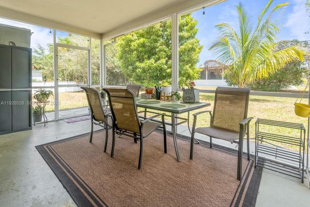 7002 NW 95th Ave, Tamarac, FL 33321