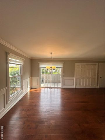 1466 Knights Ridge Court, Rochester Hills, MI 48306