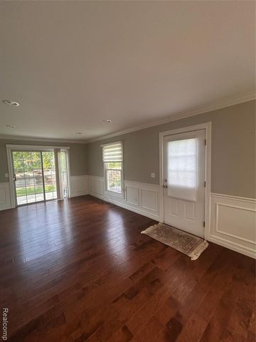 1466 Knights Ridge Court, Rochester Hills, MI 48306