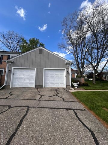 1466 Knights Ridge Court, Rochester Hills, MI 48306
