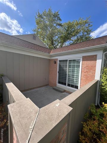 1466 Knights Ridge Court, Rochester Hills, MI 48306
