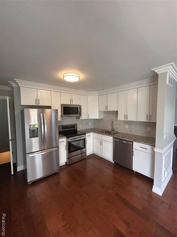 1466 Knights Ridge Court, Rochester Hills, MI 48306