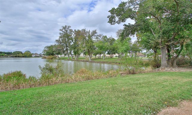 8206 Sierra Dawn Drive, Tomball, TX 77375