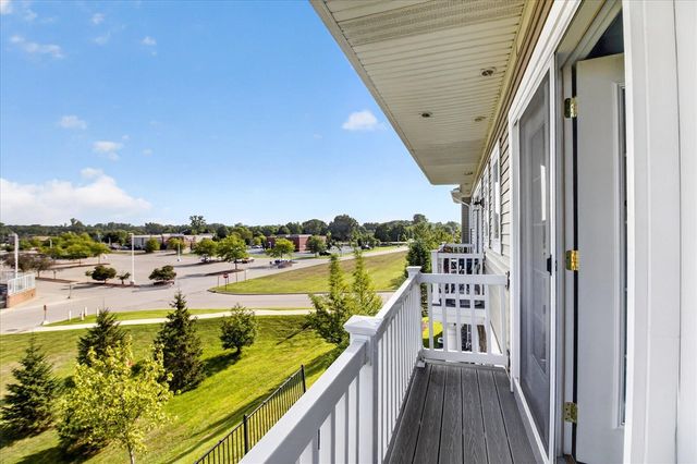 5512 Arbor Chase Drive, Ann Arbor, MI 48103