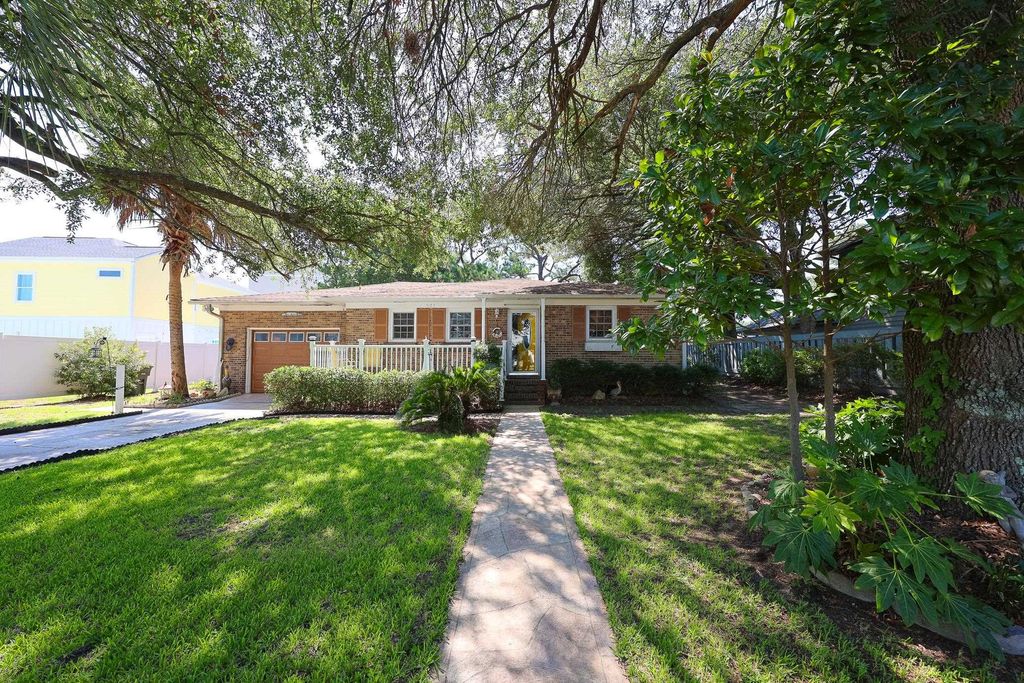903 Tiffany Ln., North Myrtle Beach, SC 29582
