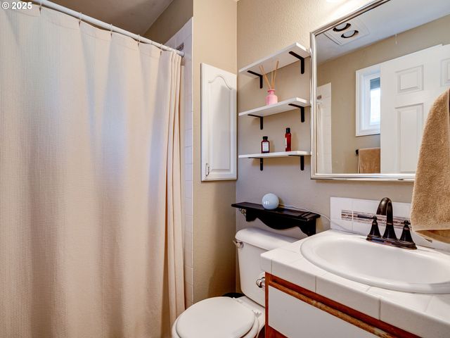 221 Ne 176TH Ave, Vancouver, WA 98684
