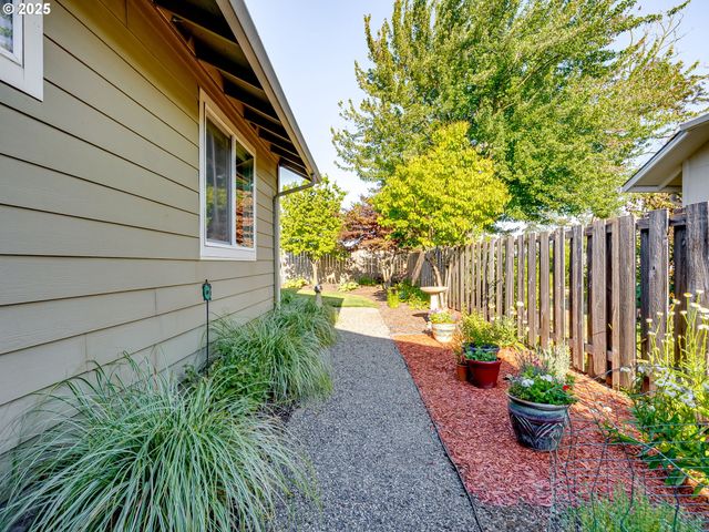 221 Ne 176TH Ave, Vancouver, WA 98684