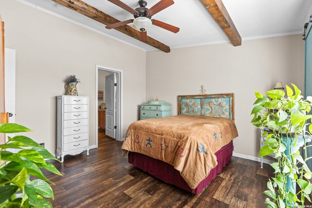 960 County Road 4511, Hondo, TX 78861